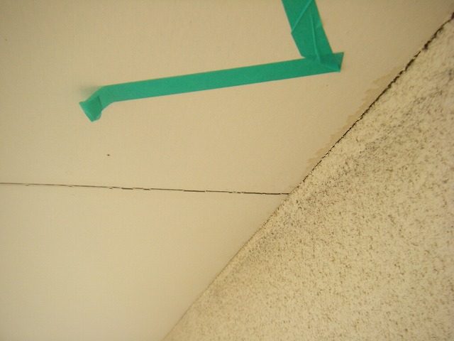 名古屋市名東区にて木地の劣化が気になりご相談、シーリング工事に伴いプライマー処理